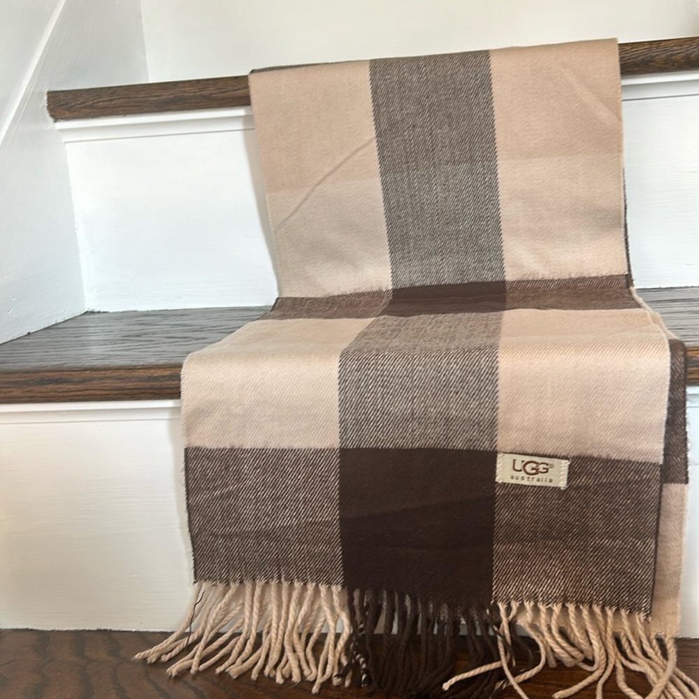 Ugg Scarf - New